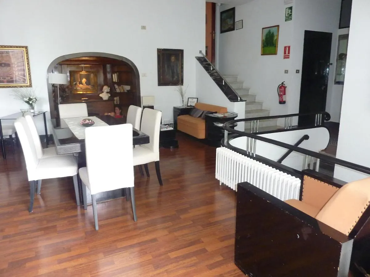 Casa Vilaro Park Guell Barselona 0*,